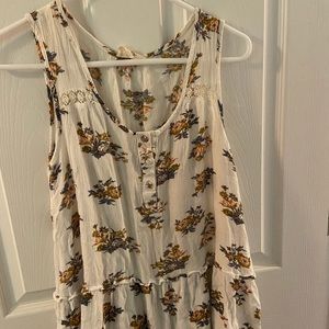 White Floral Summer Tank 🤩☀️